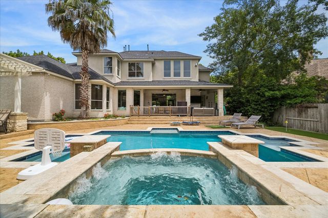 25 Club Oak Court, Kingwood, TX 77339