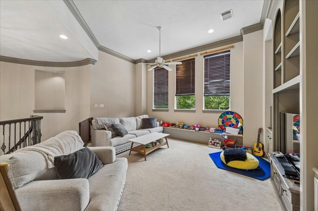 25 Club Oak Court, Kingwood, TX 77339