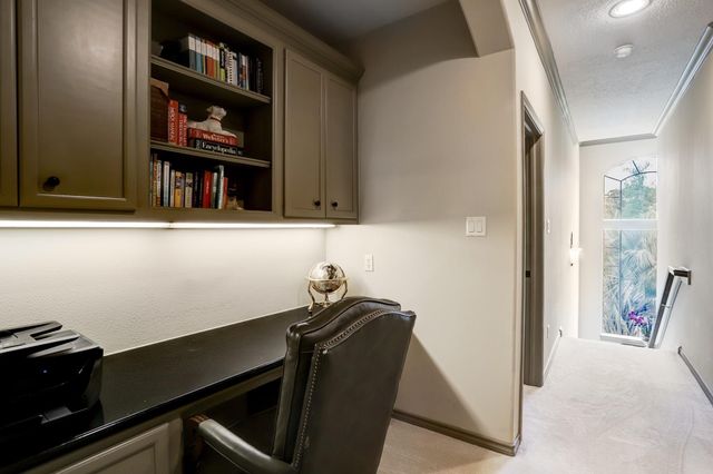 25 Club Oak Court, Kingwood, TX 77339