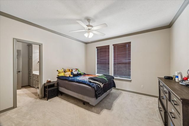 25 Club Oak Court, Kingwood, TX 77339
