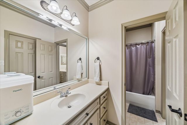 25 Club Oak Court, Kingwood, TX 77339