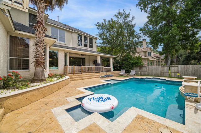 25 Club Oak Court, Kingwood, TX 77339