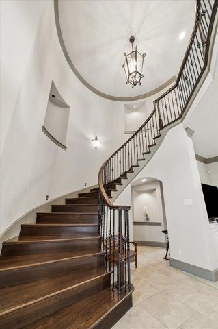 25 Club Oak Court, Kingwood, TX 77339