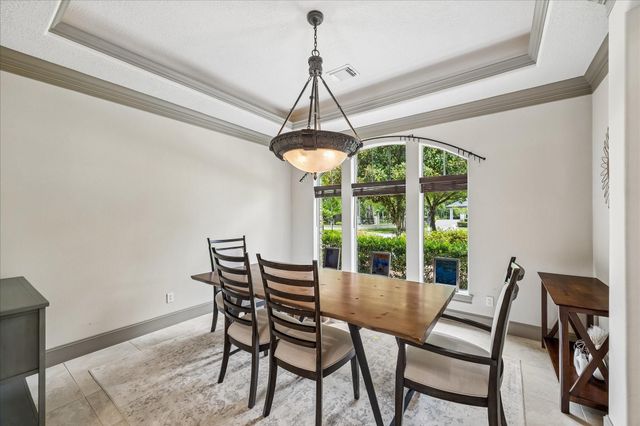 25 Club Oak Court, Kingwood, TX 77339
