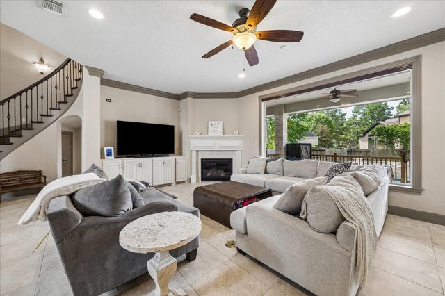 25 Club Oak Court, Kingwood, TX 77339