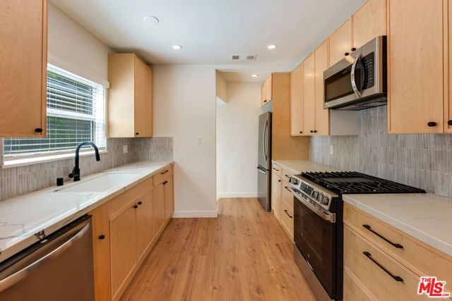 1405 N Coronado Street, Los Angeles, CA 90026