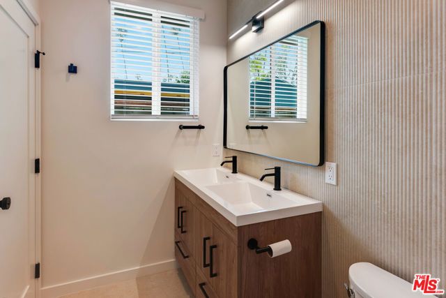 1405 N Coronado Street, Los Angeles, CA 90026