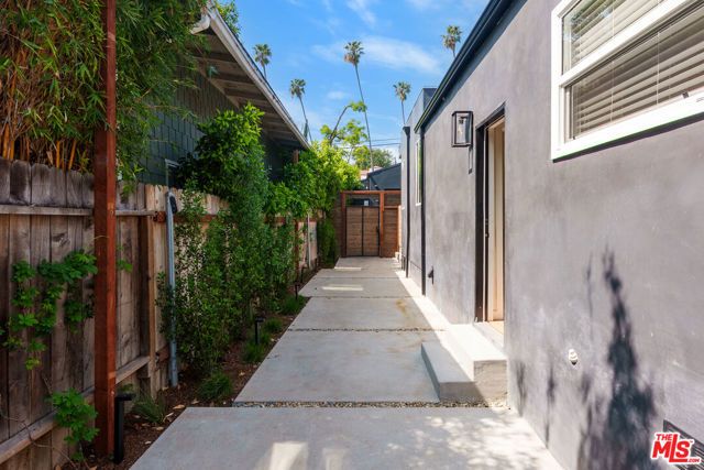 1405 N Coronado Street, Los Angeles, CA 90026