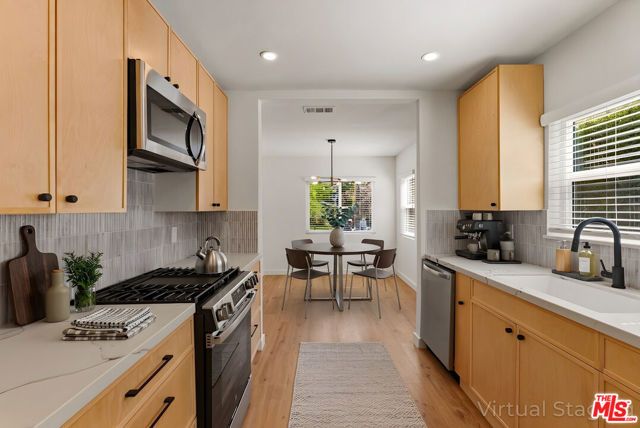 1405 N Coronado Street, Los Angeles, CA 90026