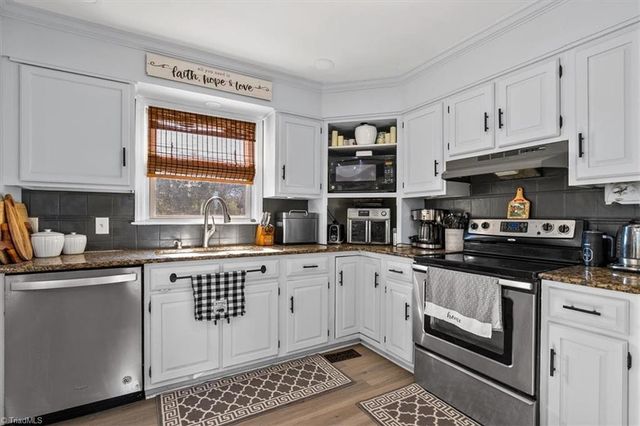 2107 Hunters Ridge Drive, Pleasant Garden, NC 27313