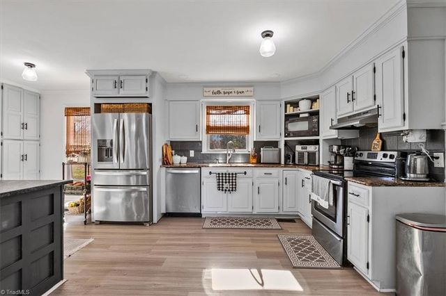 2107 Hunters Ridge Drive, Pleasant Garden, NC 27313