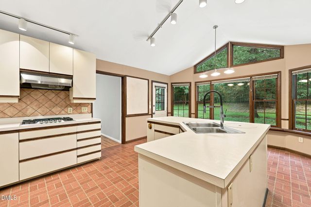 305 Plum Lane, Chapel Hill, NC 27517
