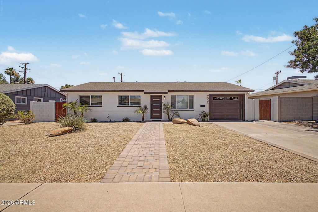 7537 E LATHAM Street, Scottsdale, AZ 85257