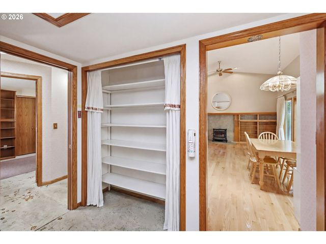 2983 TIMBERLINE Dr, Eugene, OR 97405