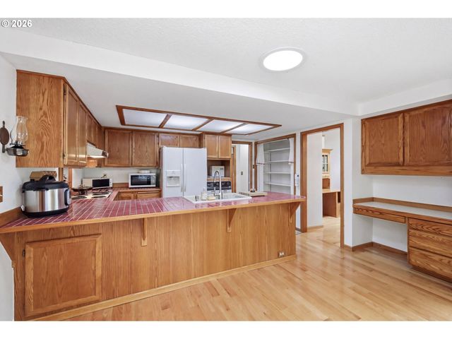 2983 TIMBERLINE Dr, Eugene, OR 97405