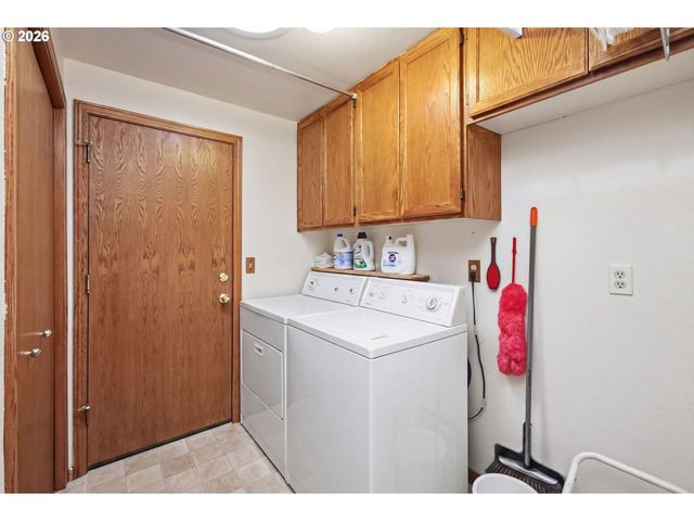 2983 TIMBERLINE Dr, Eugene, OR 97405