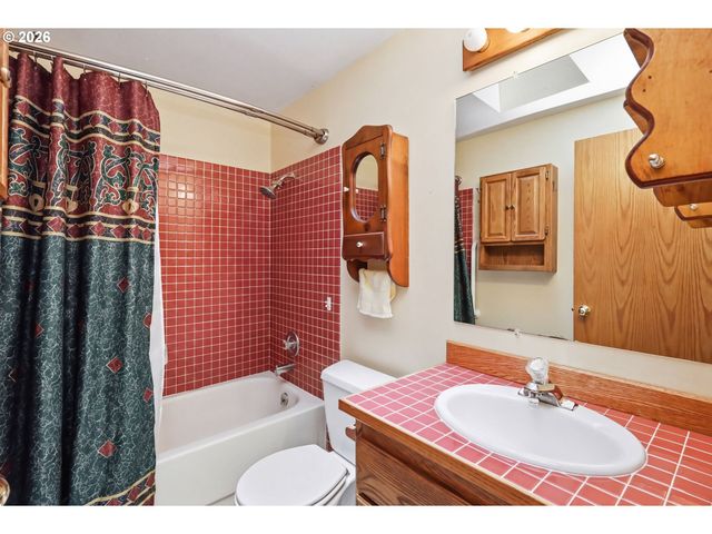 2983 TIMBERLINE Dr, Eugene, OR 97405