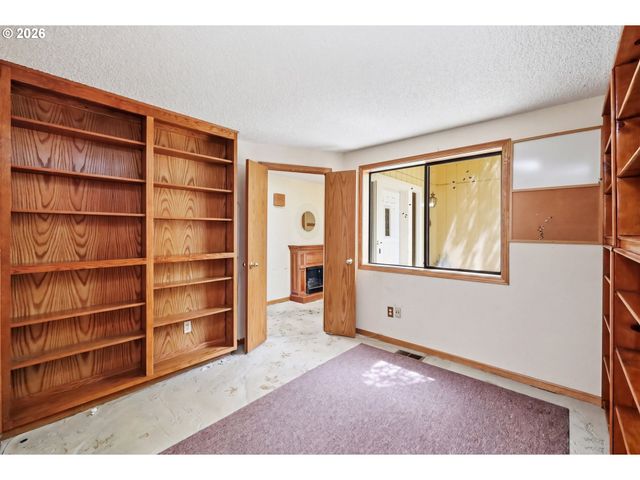 2983 TIMBERLINE Dr, Eugene, OR 97405