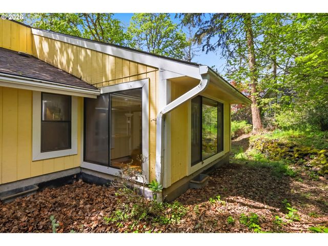 2983 TIMBERLINE Dr, Eugene, OR 97405