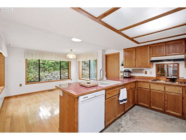 2983 TIMBERLINE Dr, Eugene, OR 97405