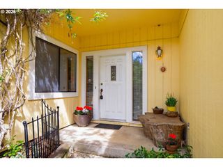 2983 TIMBERLINE Dr, Eugene, OR 97405