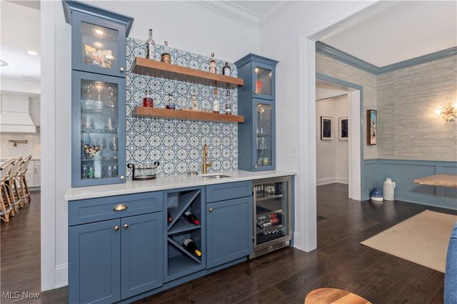 300 Woodridge Lane, Chagrin Falls, OH 44022