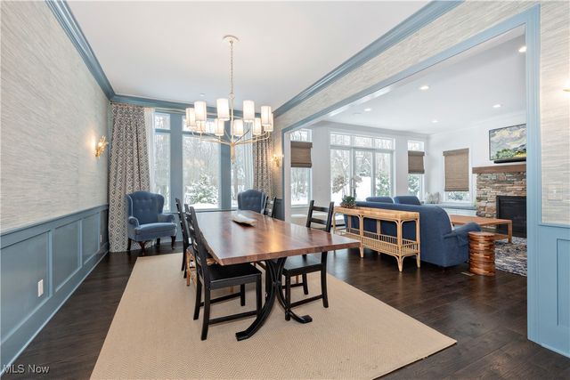 300 Woodridge Lane, Chagrin Falls, OH 44022