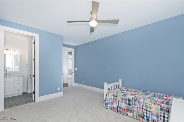 300 Woodridge Lane, Chagrin Falls, OH 44022