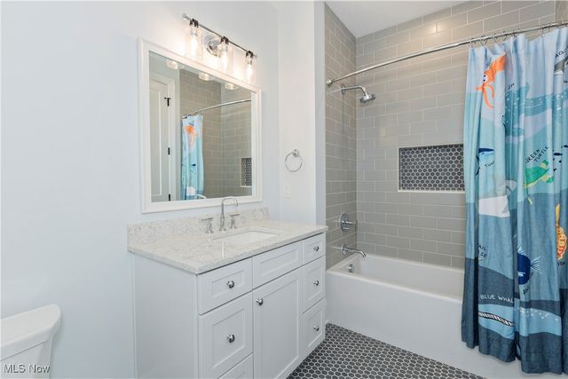 300 Woodridge Lane, Chagrin Falls, OH 44022