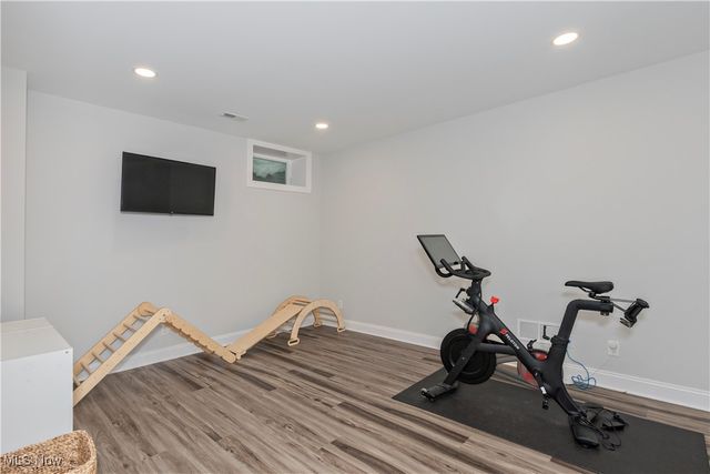 300 Woodridge Lane, Chagrin Falls, OH 44022