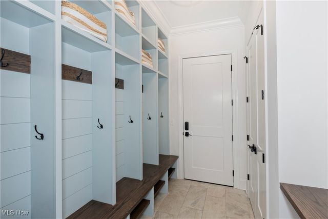 300 Woodridge Lane, Chagrin Falls, OH 44022