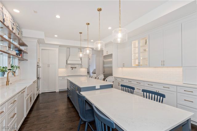 300 Woodridge Lane, Chagrin Falls, OH 44022