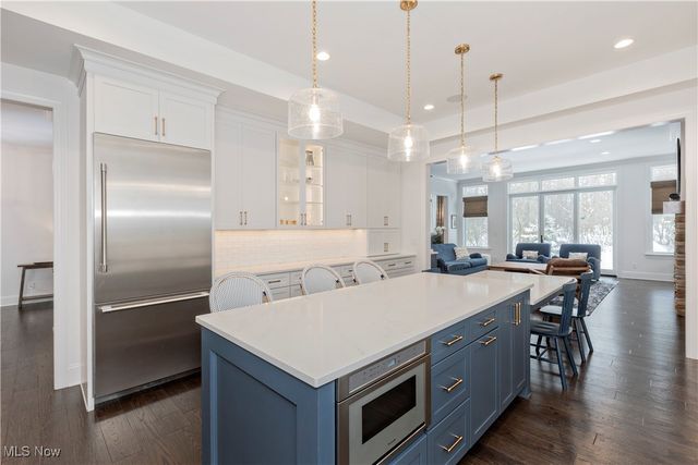 300 Woodridge Lane, Chagrin Falls, OH 44022