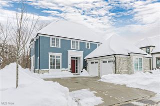 300 Woodridge Lane, Chagrin Falls, OH 44022