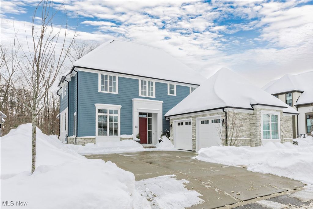 300 Woodridge Lane, Chagrin Falls, OH 44022