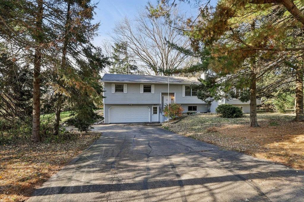 7417 Dekorra Road, Deforest, WI 53532