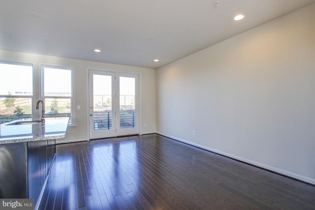 14596 LAKESTONE DR, Chantilly, VA 20151