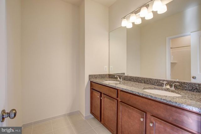 14596 LAKESTONE DR, Chantilly, VA 20151
