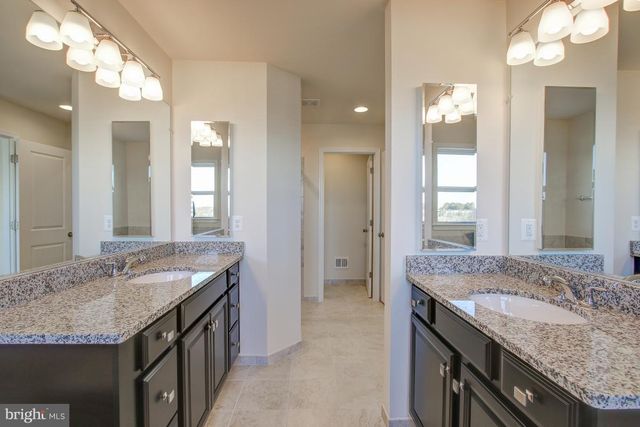 14596 LAKESTONE DR, Chantilly, VA 20151