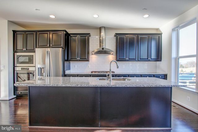 14596 LAKESTONE DR, Chantilly, VA 20151