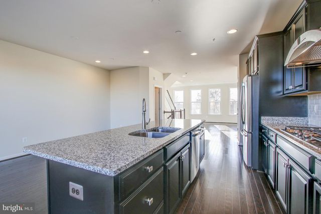 14596 LAKESTONE DR, Chantilly, VA 20151