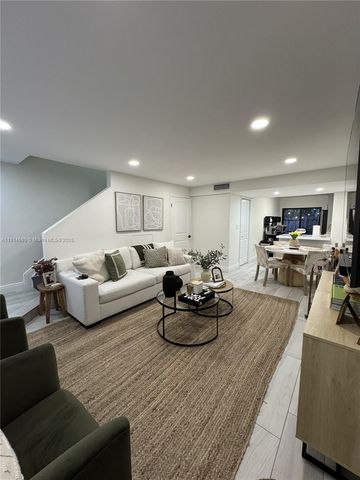 10069 SW 77th Ct, Miami, FL 33156