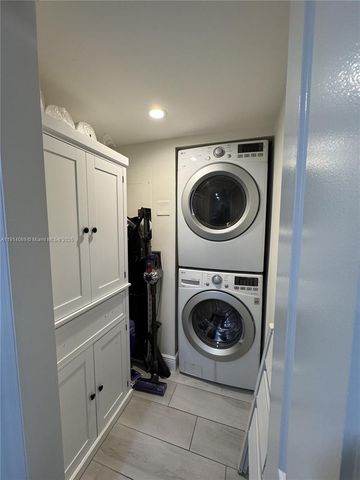 10069 SW 77th Ct, Miami, FL 33156