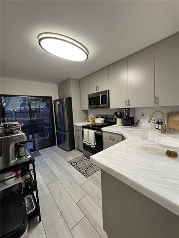 10069 SW 77th Ct, Miami, FL 33156