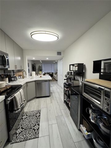 10069 SW 77th Ct, Miami, FL 33156