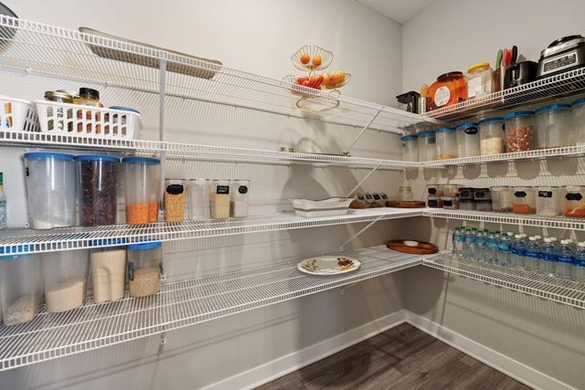 1663 Oak Creek Drive, Chaska, MN 55318