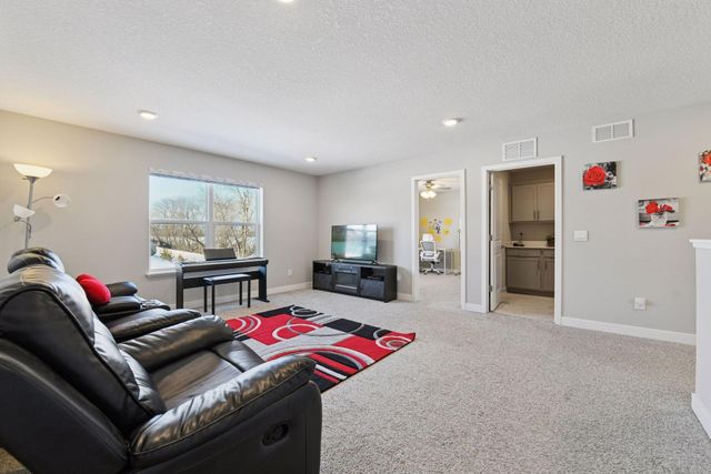 1663 Oak Creek Drive, Chaska, MN 55318