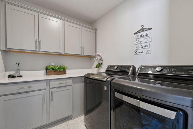 1663 Oak Creek Drive, Chaska, MN 55318