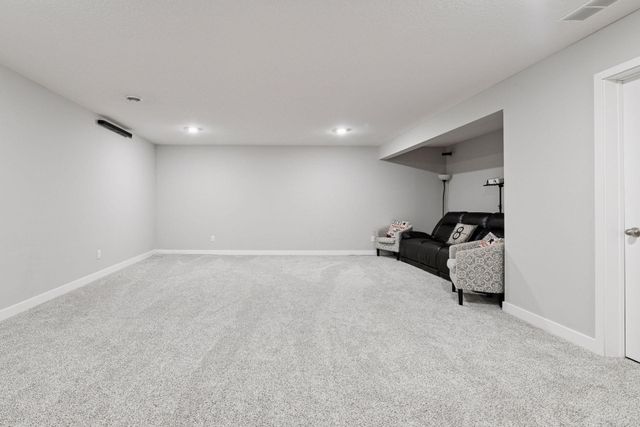 1663 Oak Creek Drive, Chaska, MN 55318