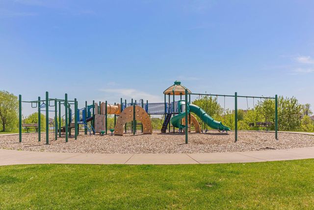 1663 Oak Creek Drive, Chaska, MN 55318